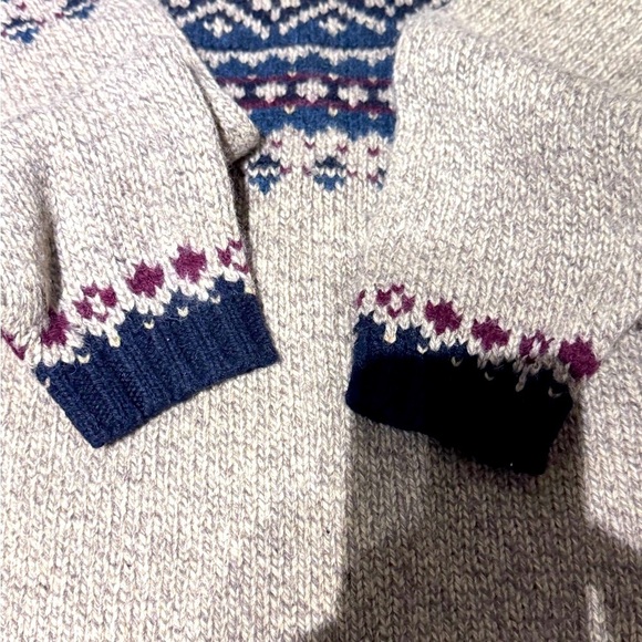 🏔️Rare 1990's Vintage Disney Ski Lodge Cream and Blue V-Neck Sweaters 100% Wool - Picture 11 of 16